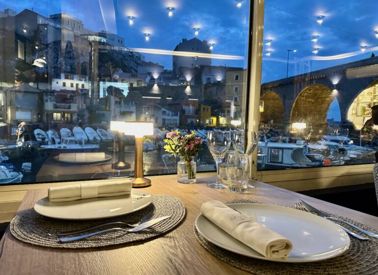 Chez Fonfon : restaurant de bouillabaisse et de poissons au Vallon des Auffes à Marseille (panorama)