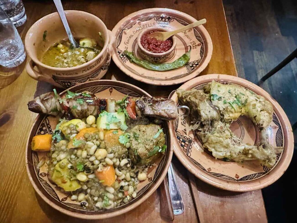 Le Femina est un restaurant de couscous Kabyle situé dans le quartier de Noailles à Marseille. Avec de la semoule de blé ou d'orge, le couscous y est préparé dans les règles de l'art par la famille Kachetel de génération en génération depuis plus d'un siècle (couscous royal à l'orge)