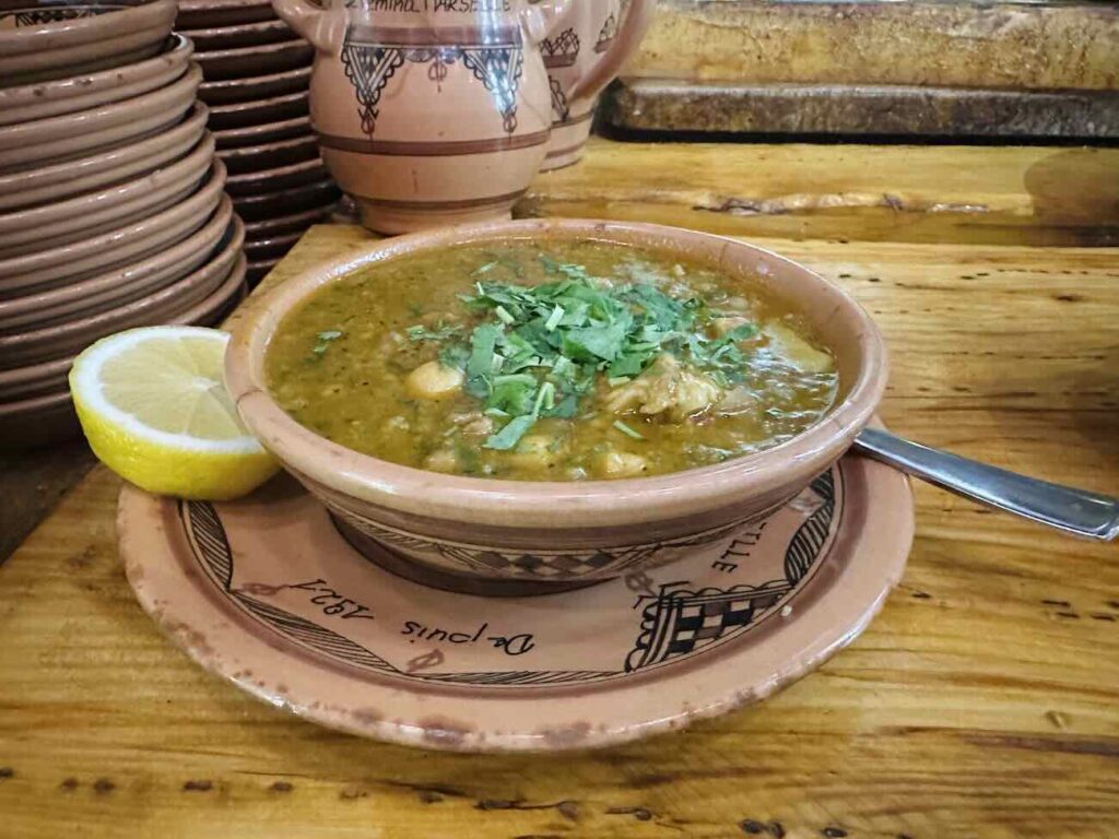 Le Femina est un restaurant de couscous Kabyle situé dans le quartier de Noailles à Marseille. Avec de la semoule de blé ou d'orge, le couscous y est préparé dans les règles de l'art par la famille Kachetel de génération en génération depuis plus d'un siècle (chorba)