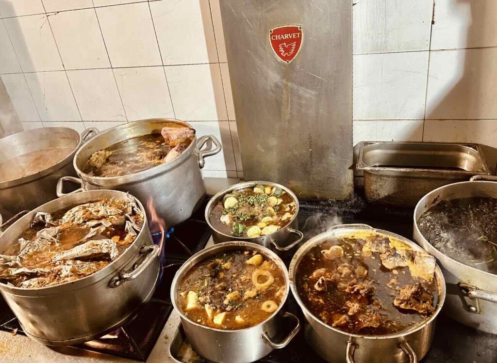 Le Femina est un restaurant de couscous Kabyle situé dans le quartier de Noailles à Marseille. Avec de la semoule de blé ou d'orge, le couscous y est préparé dans les règles de l'art par la famille Kachetel de génération en génération depuis plus d'un siècle (marmites)