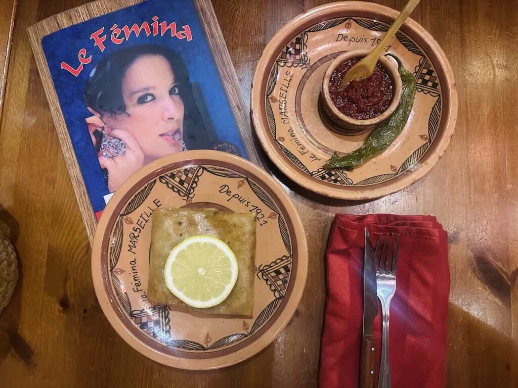 Le Femina est un restaurant de couscous Kabyle situé dans le quartier de Noailles à Marseille. Avec de la semoule de blé ou d'orge, le couscous y est préparé dans les règles de l'art par la famille Kachetel de génération en génération depuis plus d'un siècle (brick au thon)