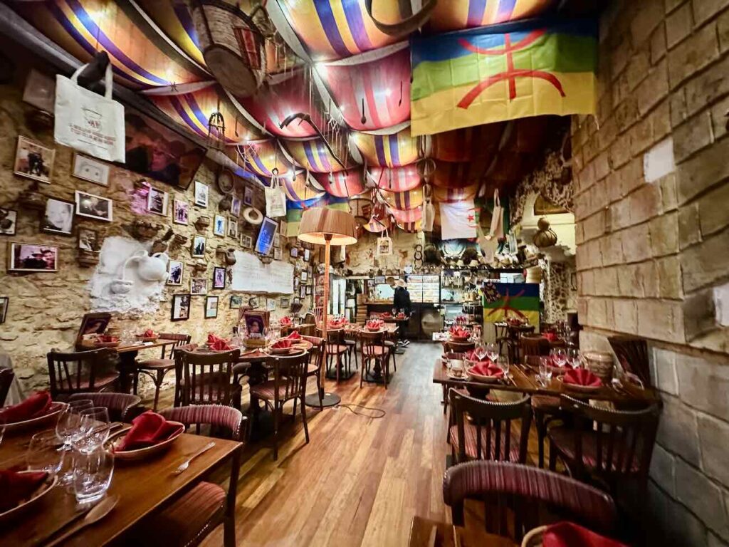 Le Femina est un restaurant de couscous Kabyle situé dans le quartier de Noailles à Marseille. Avec de la semoule de blé ou d'orge, le couscous y est préparé dans les règles de l'art par la famille Kachetel de génération en génération depuis plus d'un siècle (drapeaux)