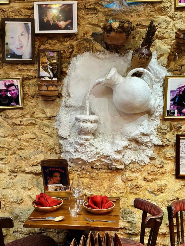 Le Femina est un restaurant de couscous Kabyle situé dans le quartier de Noailles à Marseille. Avec de la semoule de blé ou d'orge, le couscous y est préparé dans les règles de l'art par la famille Kachetel de génération en génération depuis plus d'un siècle (décor mural)