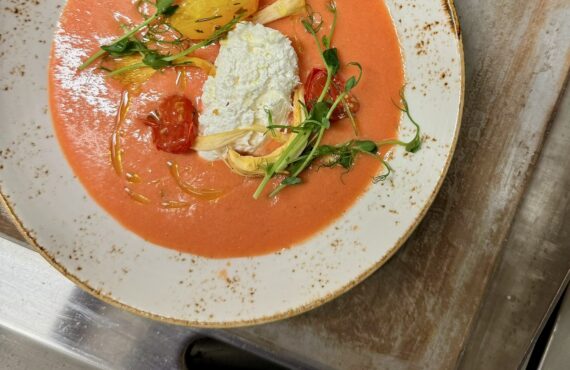 Lacaille : Restaurant bistronomique à Marseille  (soupe froide)