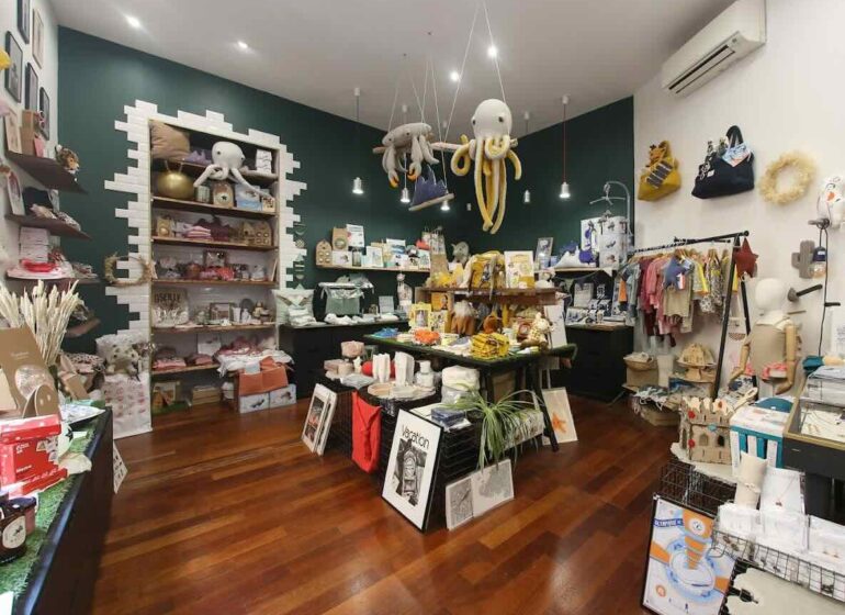 Chez Laurette est un concept-store, cave à vins et fromagerie à Marseille situé dans le quartier des antiquaires à Marseille (Objets)