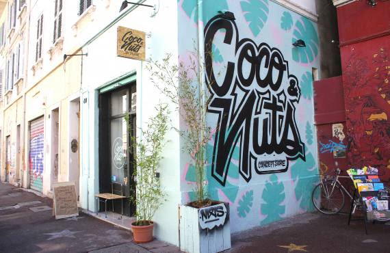 Coco et Nuts concept store vegan à Marseille graff