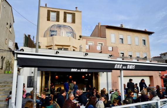 Le bar des amis, bar de bord de mer à Marseille terrasse