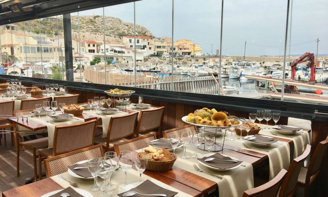 Le Grand bar des Goudes, restaurant de poissons à Marseille (pergola)
