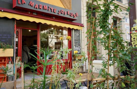 La Marmite Joyeuse, cantine de cuisine familiale à Marseille (terrasse)
