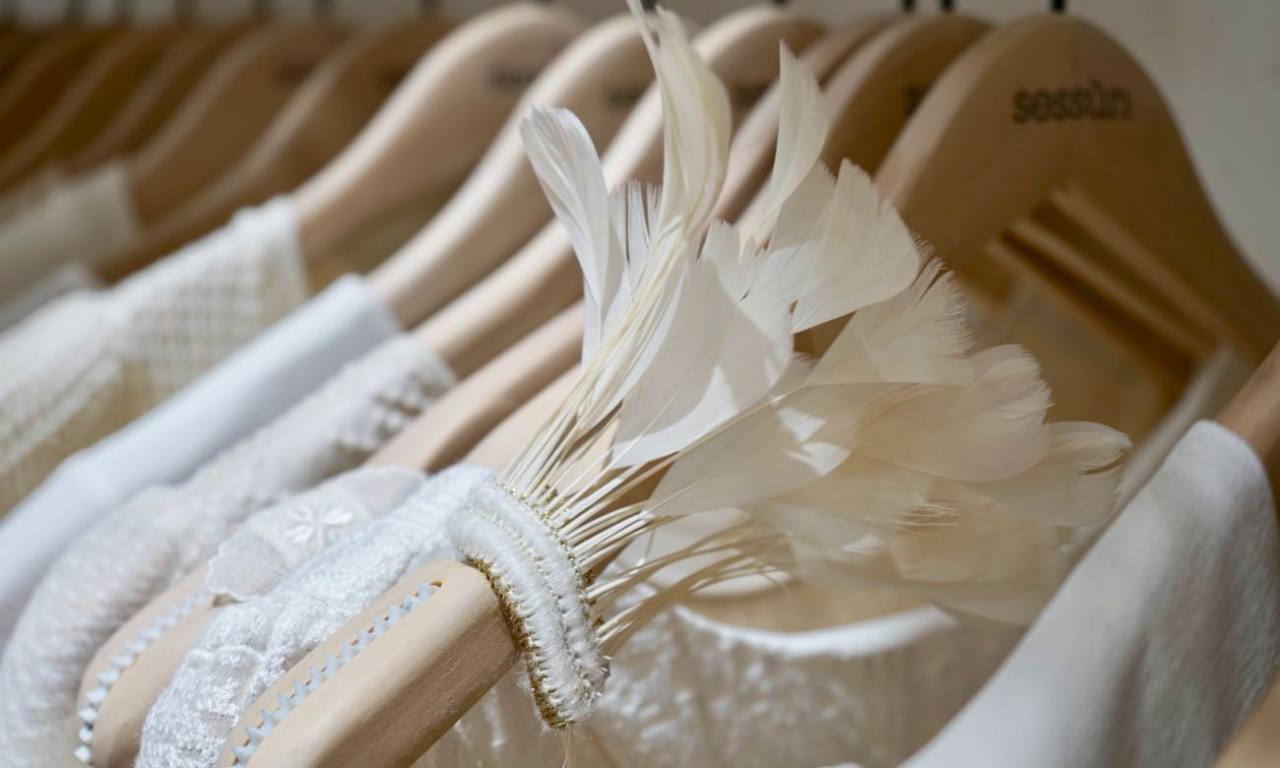 Sessun Oui, collection de robes de mariée (plumes)