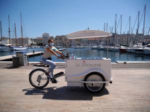 Vente ambulante de glaces et de sorbets à Marseille