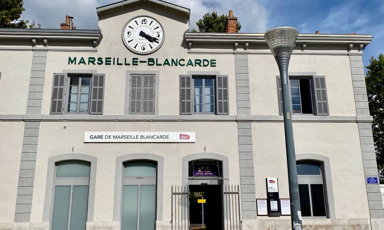 Les Ateliers Blancarde, Artothèque, bibliothèque, bricothèque dans la gare de la Blancarde à Marseille (Extérieur)