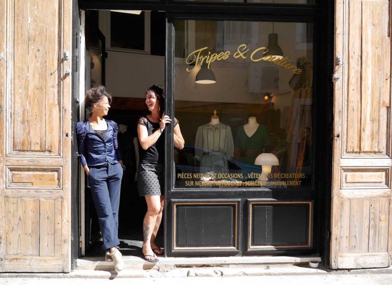Caro et Coco à L'Atelière, friperie et atelier de couture à Marseille