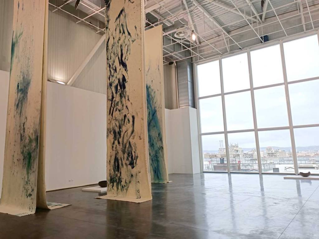 Touche-moi de Sophie Bueno-Boutellier, exposition à Marseille, toiles et vue