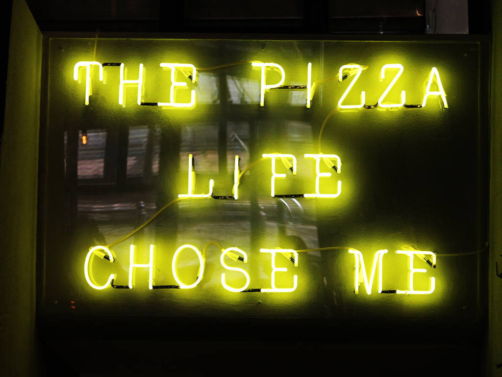 Piacere Pizza Populaire, Pizzeria Marseille, City Guide Love Spots (néon)