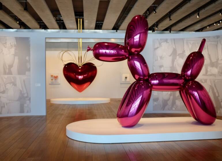 Jeff Koons, œuvres de la collection Pinault exposées au Mucem de Marseille (balloon dog)