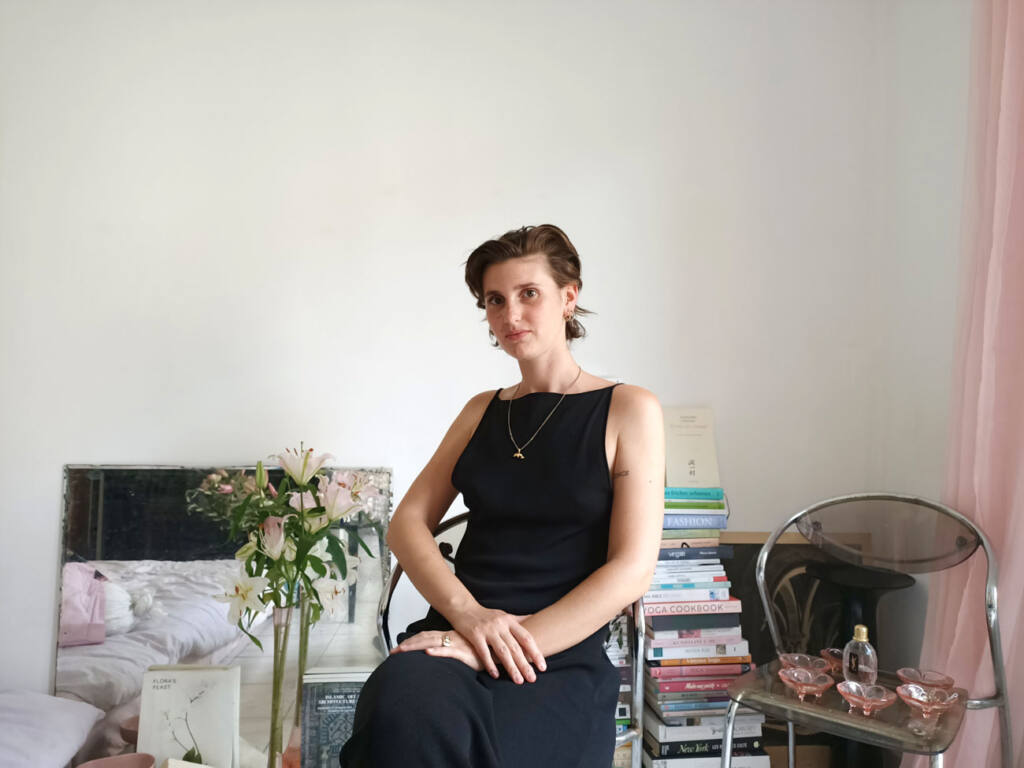 Lila Noir, fleuriste à Marseille : Maïlys sur son balcon