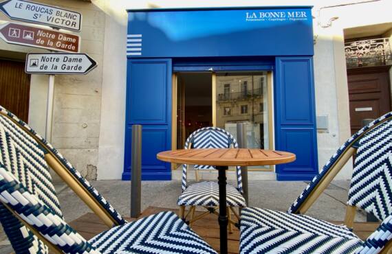 La Bonne Mer, fishmonger and restaurant in the Vauban district of Marseille (terrace)