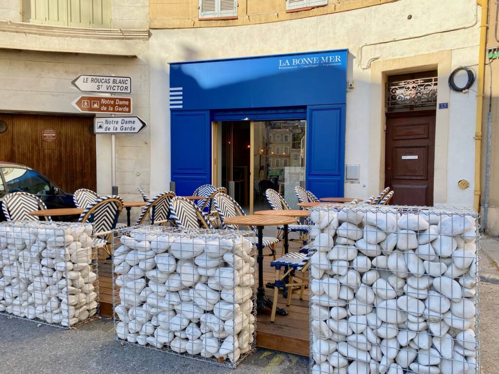 La Bonne Mer, fishmonger and restaurant in the Vauban district of Marseille (exterior seating)