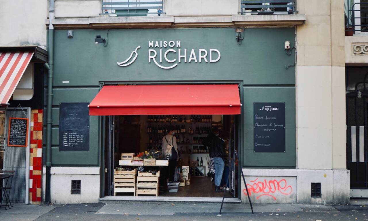 Maison Richard, épicerie fine et primeur dans le quartier du Camas à Marseille (devanture boulevard Chave)