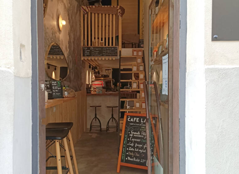 Café Lauca et La Boutchica, artisanal coffee shop and coffee roasting in Marseille (interior)