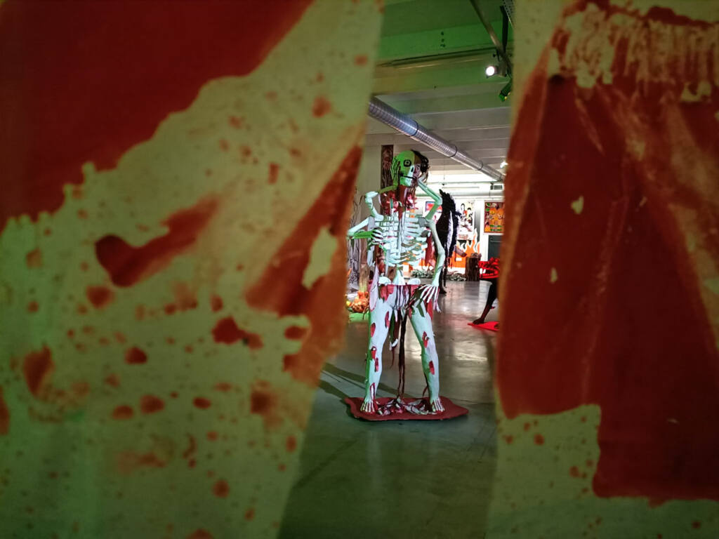 DC Narok, exposition à Marseille : squelette