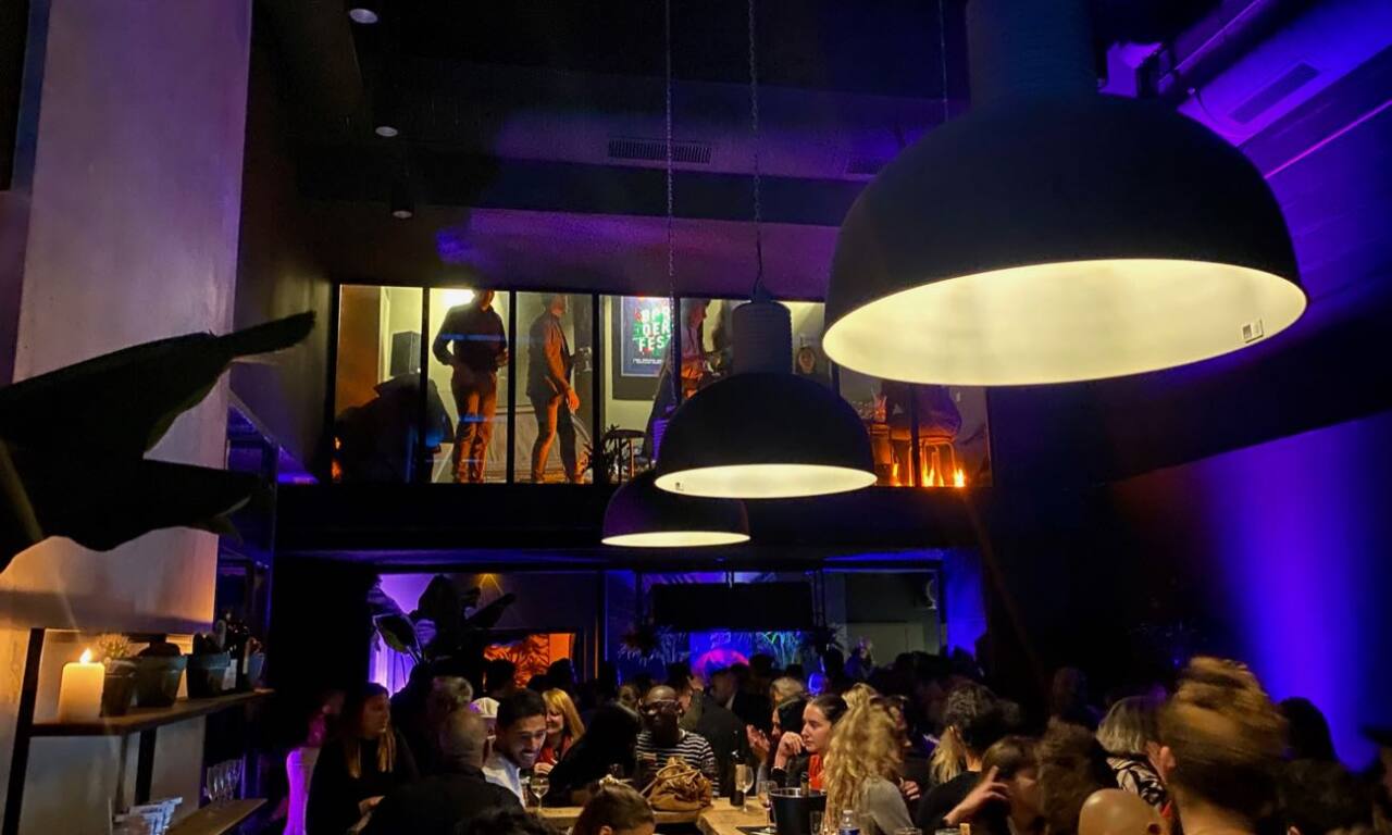 L'Emuscade : Festive pop-up bar in Marseille (interior)