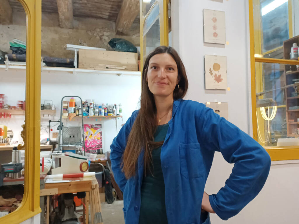 Virginie Fantino, bijou à Marseille : virginie devant son atelier