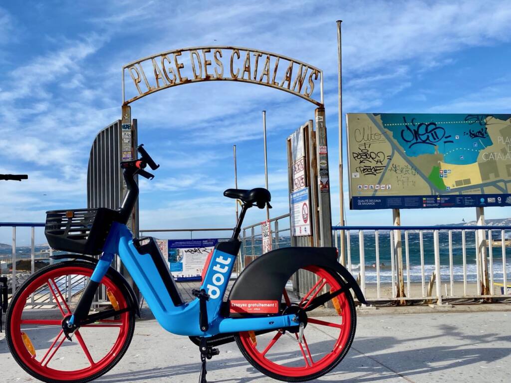 Dott: location de vélos électriques à Marseille (plage des catalans)