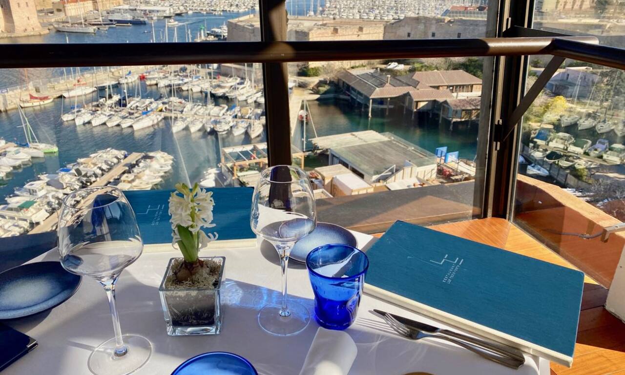 Les Trois Fort: Gastronomic Restaurant at the Sofitel Vieux-Port in Marseille (table)
