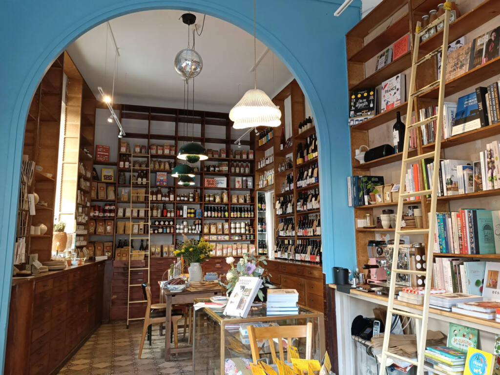 Provisions, Delicatessen and bookshop in Marseille, city guide Love Spots (interior)