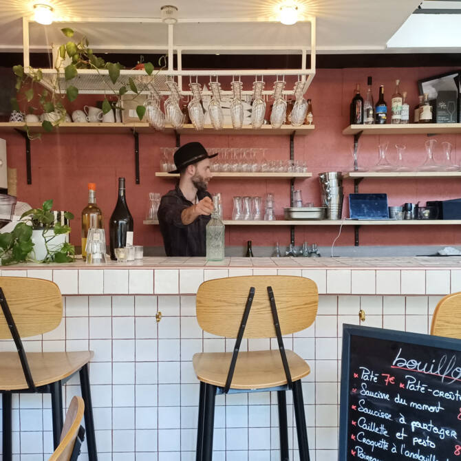 Bouillon, modern bistrot in Marseille, city guide love spots (counter)