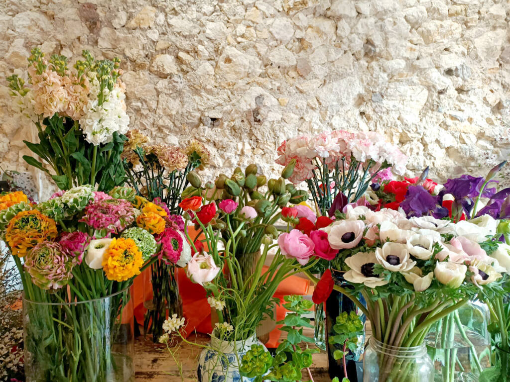 La Butinerie, Florist-cafe in Marseille, city guide love spots (bucket of flowers)
