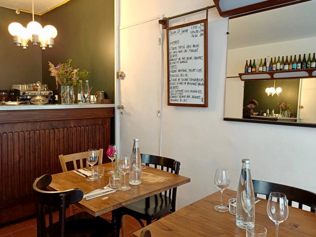 Regain, bistronomic restaurant in Marseille, city guide love spots (tables)