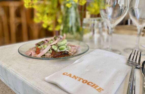 Cantoche est un restaurant situé dans le centre-ville de Marseille (assiette à partager)