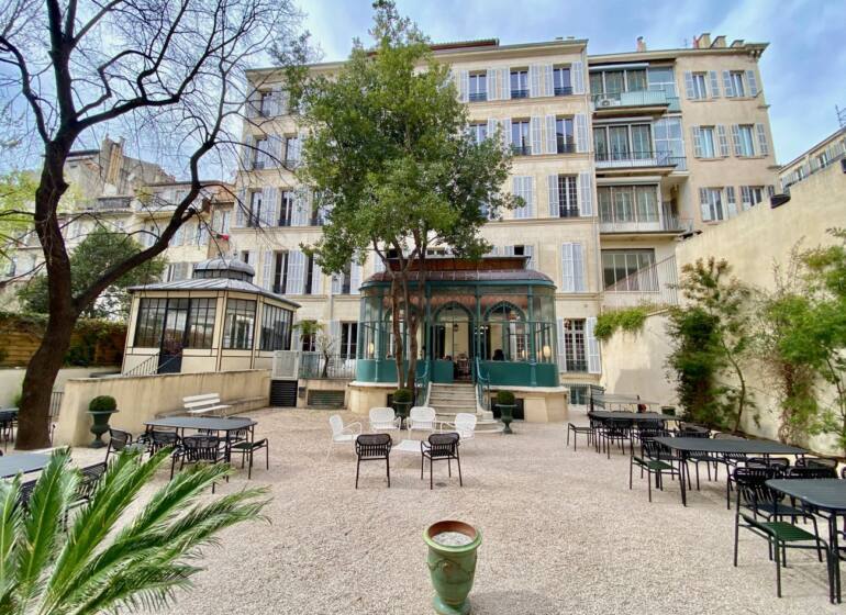 Chateauform' : Lieu de séminaires et d'événements d'entreprise à Marseille dans un ancien Hôtel particulier du boulevard Longchamp (cour et terrasse)