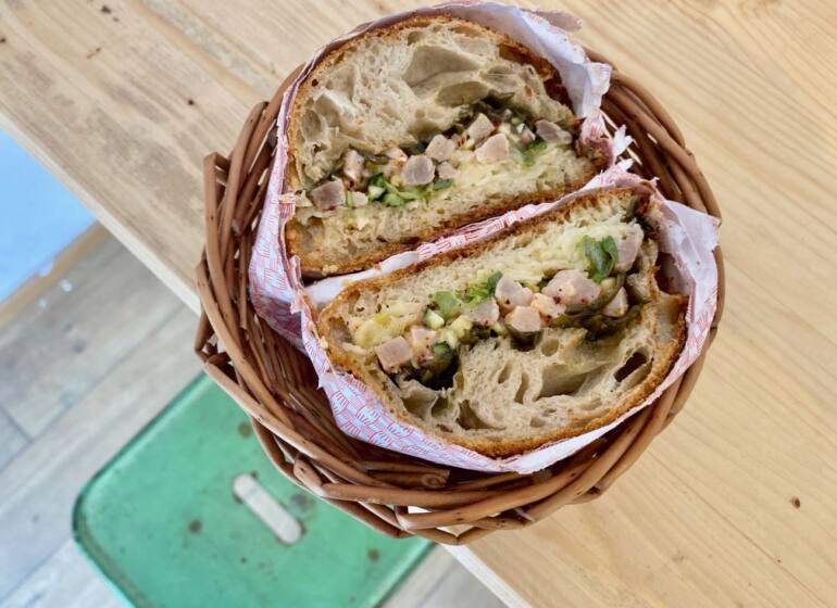 Crabe Toro : gourmet sandwiches in Marseille, city guide love spots (swordfish sandwich)