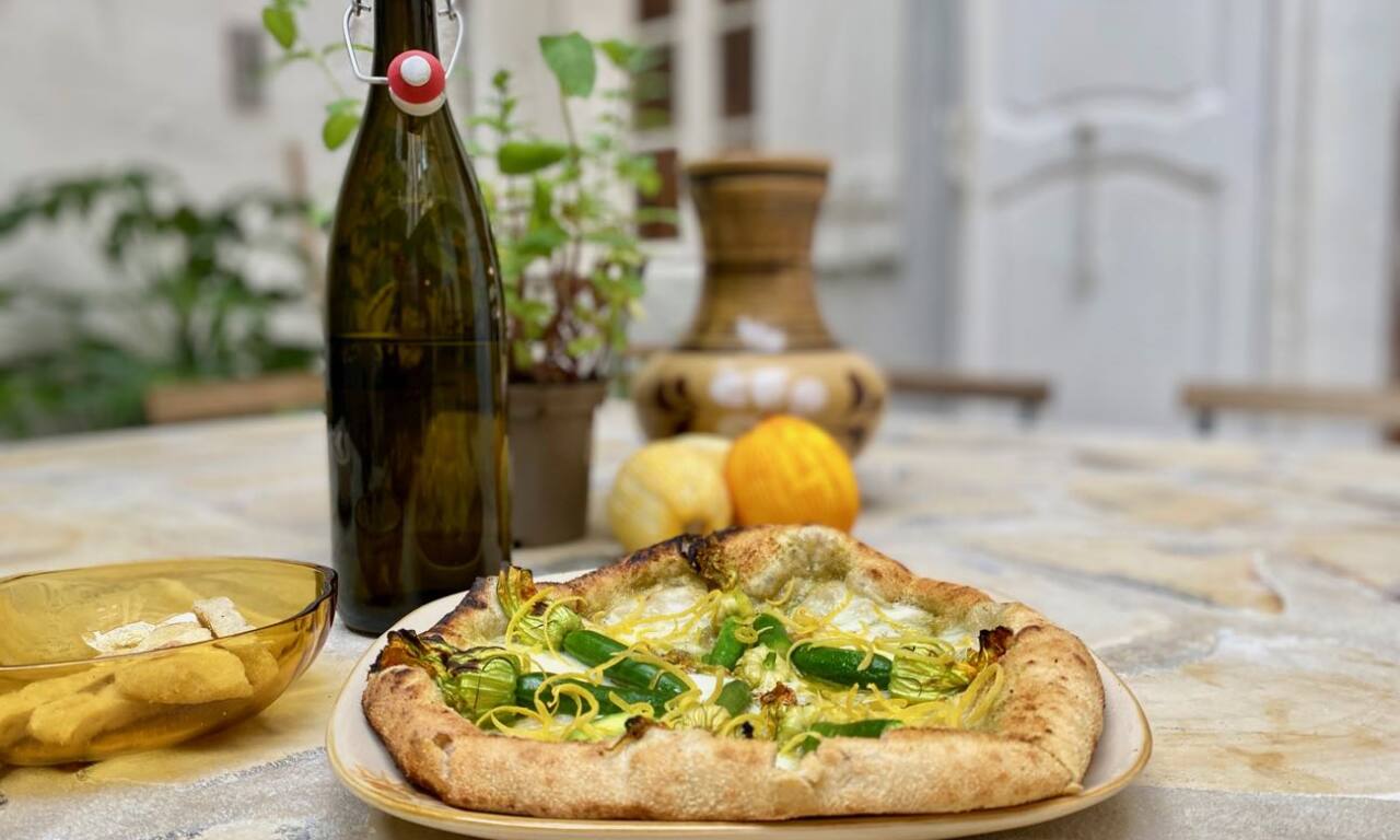 La Famille is a vegetarian restaurant in the antiques district of Marseille (asparagus pizza)