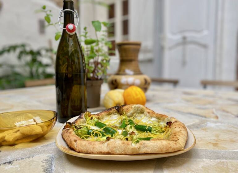 La Famille is a vegetarian restaurant in the antiques district of Marseille (asparagus pizza)