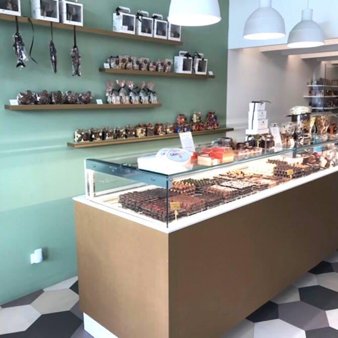 Maison Mistre est une boutique de chocolats et produits d’épicerie fine située à Vauban à Marseille (comptoir intérieur)