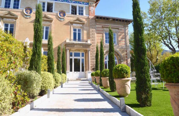 Le Château Beaupin est un hôtel situé à Marseilleveyre à Marseille (façade)