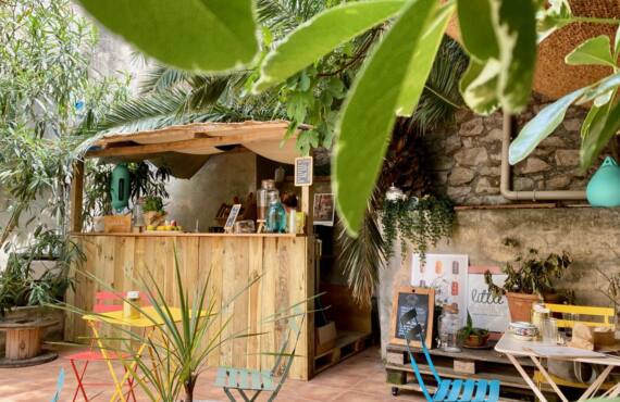 Little Dailycat: bucolic cafe in Marseille, city guide love spots (bar)
