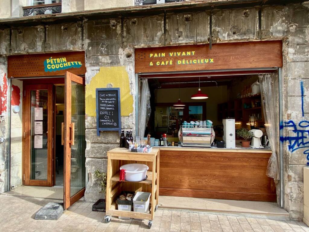 Pétrin Couchette: boulangerie artisanale et café à Noailles (devanture)