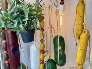 Atelier Poupe est un atelier de confection de luminaires et mobilier éco-responsable à Marseille (couleurs)