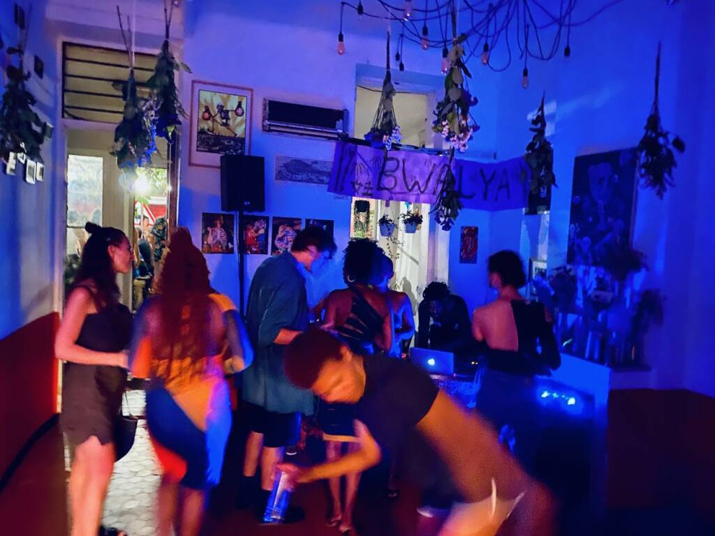Le Grisbi : bar restaurant et galerie dans le quartier de la Belle de Mai à Marseille (dancefloor)