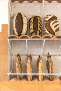T65 est une boulangerie artisanale située avenue de la Corse dans le 7ème arrondissement de Marseille. (les pains)