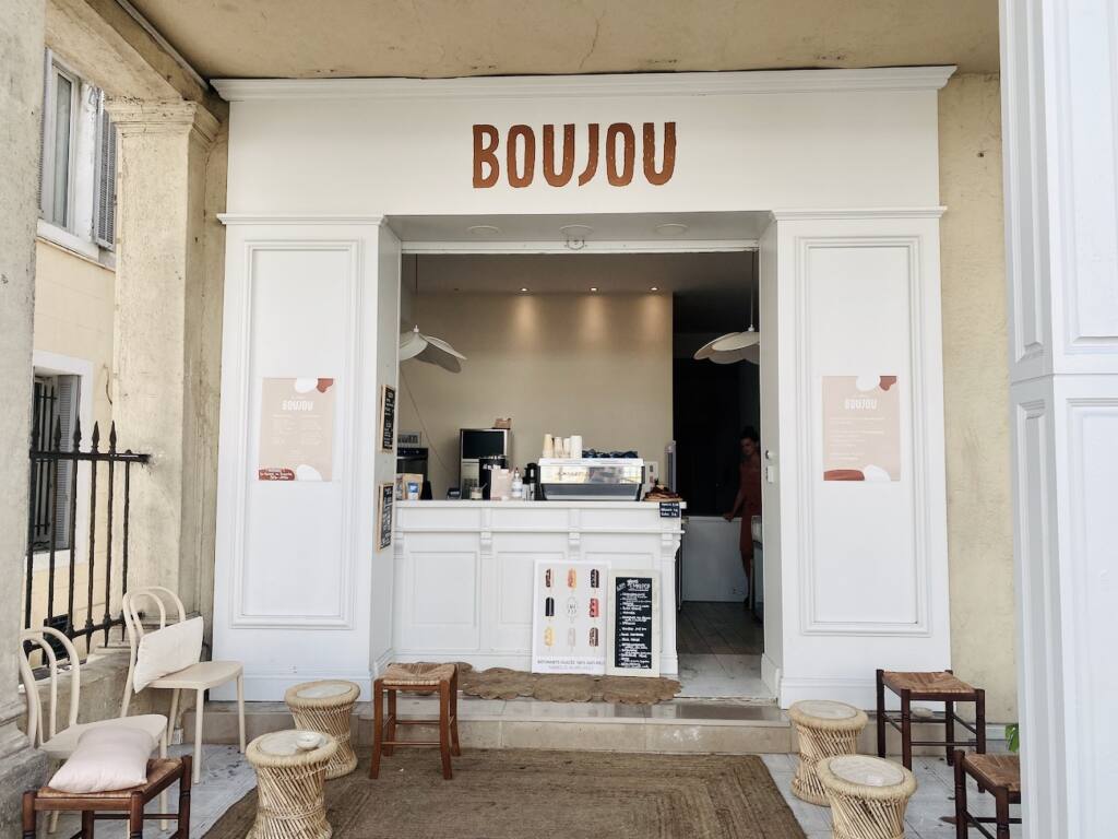 Boujou, coffee shop on the Corniche Kennedy in Marseille (Péron)