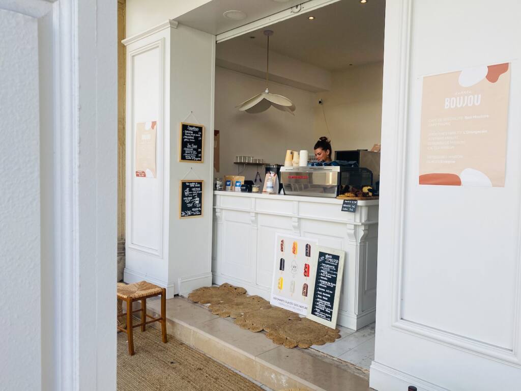 Boujou : coffee shop sur la Corniche Kennedy à Marseille (glaces)