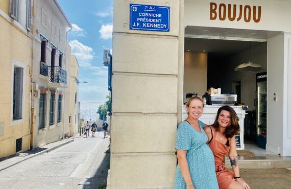 Boujou : coffee shop sur la Corniche Kennedy à Marseille (Louise et Cécilia)