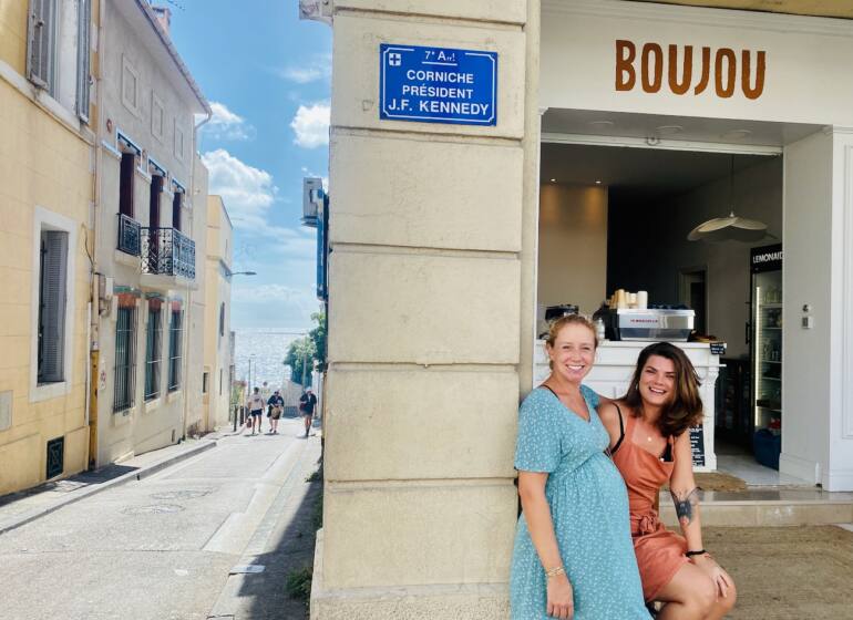 Boujou : coffee shop sur la Corniche Kennedy à Marseille (Louise et Cécilia)